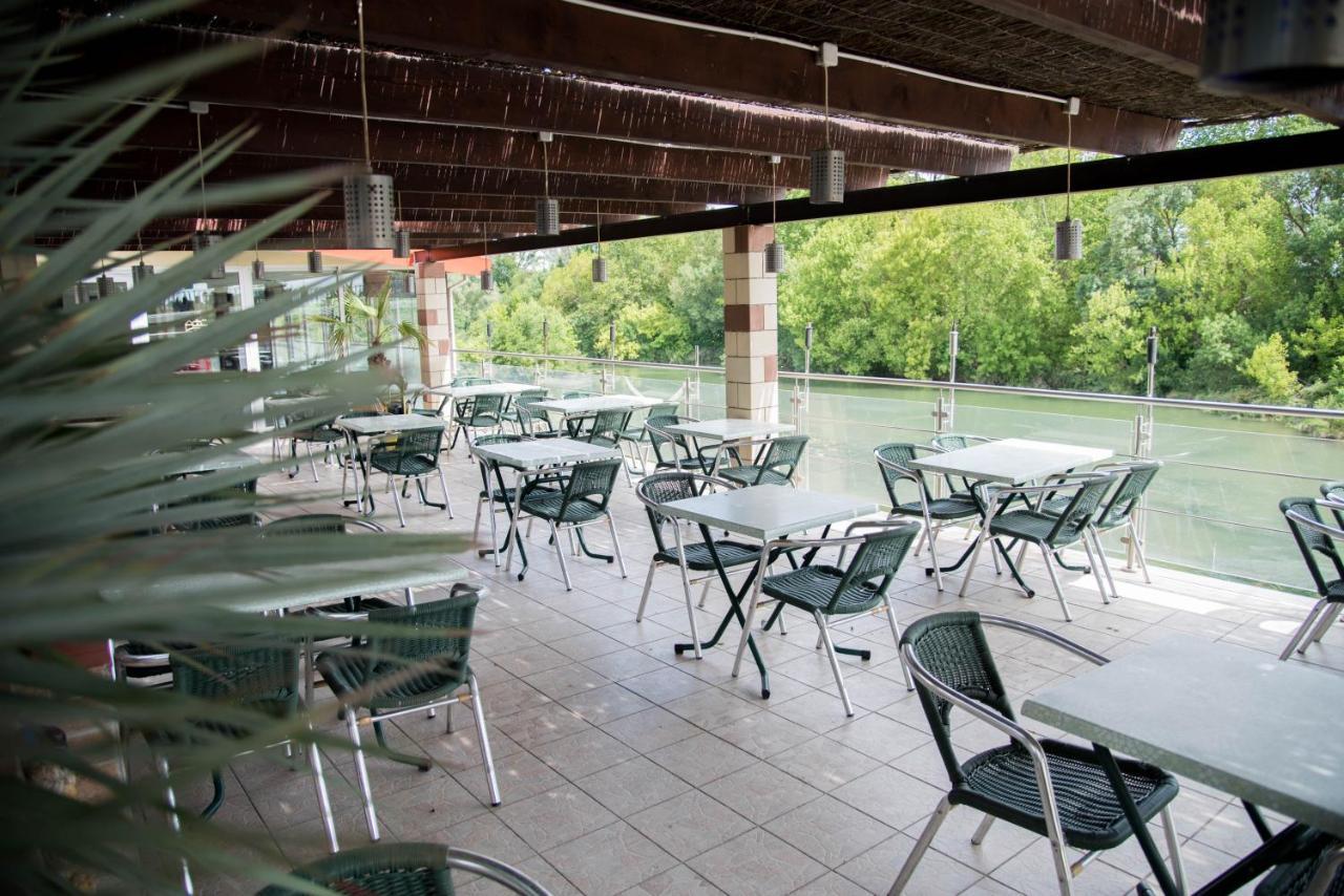 Hotel Restaurant Mon Auberge Lunel  Exteriér fotografie