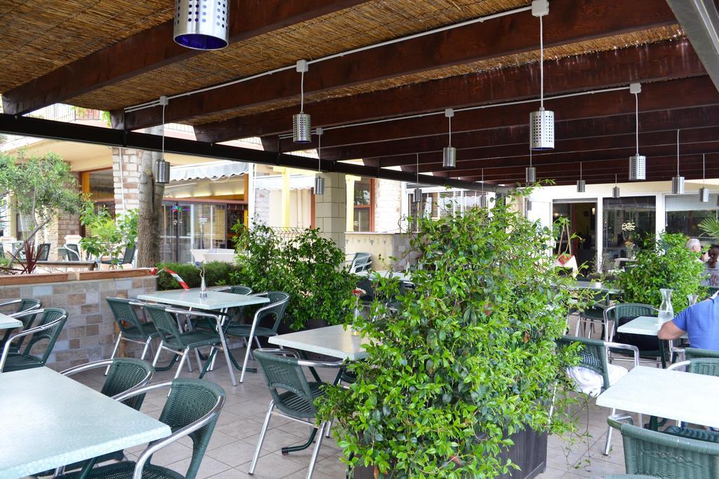Hotel Restaurant Mon Auberge Lunel  Exteriér fotografie